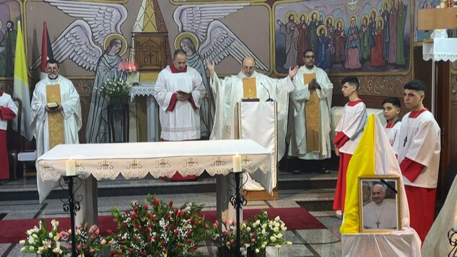 Des chrétiens de Gaza pleurent le pape François : Il nous protégeait par ses paroles