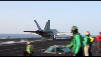 I jet decollano dalla Truman per colpire obiettivi Houthi in Yemen