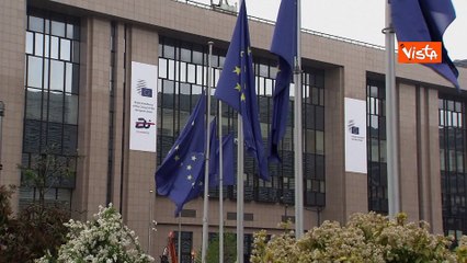 Addio Papa Francesco, bandiere a mezz'asta al Consiglio Ue a Bruxelles