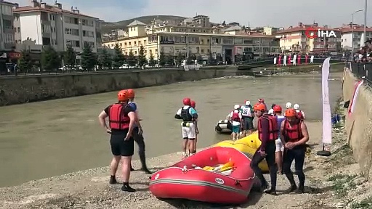 Türkiye Rafting Şampiyonası’nın ikinci gününde de heyecan doruktaydı