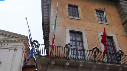 Morte Papa Francesco, fedeli in preghiera nella cattedrale di Pisa