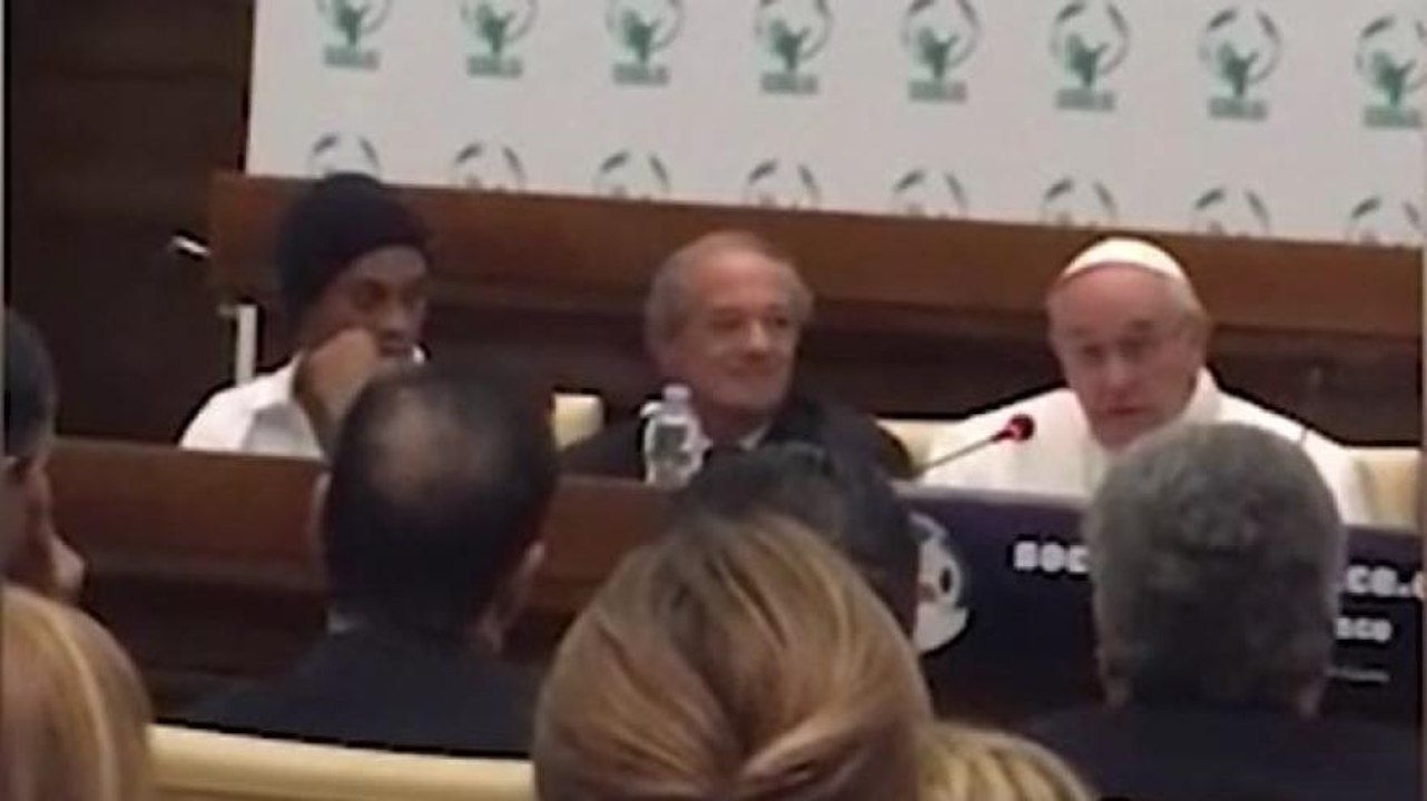 Ronaldinho ricorda Papa Francesco, l'incontro con il Pontefice: "Indimenticabile"