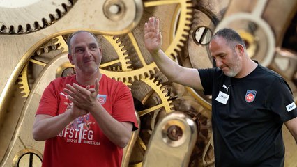 Als sich Schmidt während der Aufstiegsfeier bei Regensburg entschuldigte