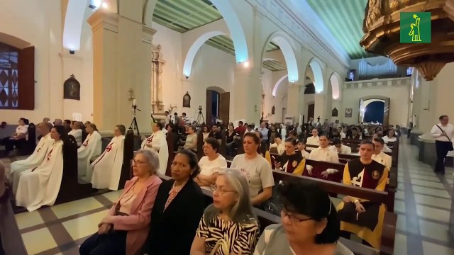 Fieles paraguayos rinden homenaje al papa Francisco en la Catedral Metropolitana de Asunción