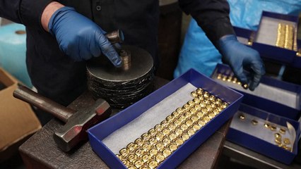 الذهب يتخطى مستوى 3500 دولار للمرة الأولى في تاريخه