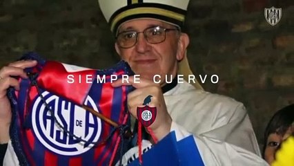 Time do coração do Papa Francisco presta emocionante homenagem