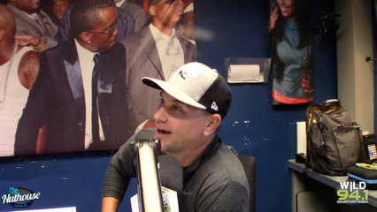 Black Or White: Breastfeeding Your Cat On An Airplane?