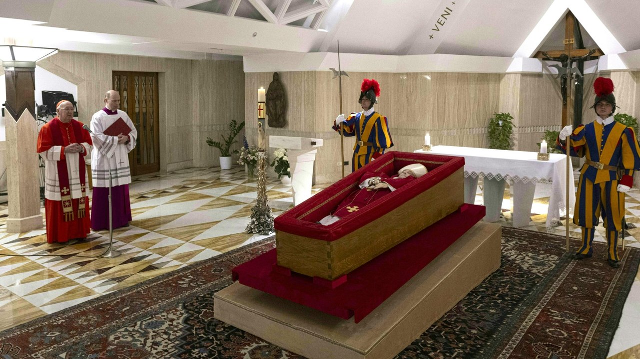 Aufbahrung, Beisetzung, Nachfolge: Die nächsten Schritte nach Franziskus' Tod