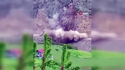 Gümüşhane-Tirebolu yolunda heyelan anı kamerada