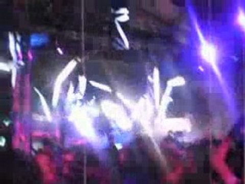 Apres martin solveig Antoine clamaran met le feu a Orleans