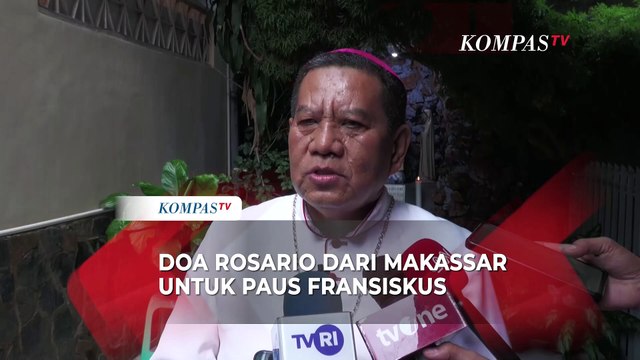 Umat Katolik di Gereja Katedral Makassar Berdoa Rosario untuk Mendiang Paus Fransiskus