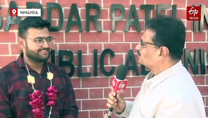 સવારે નોકરી-રાત્રે UPSCની તૈયારી, દેશમાં 30મા ક્રમે આવેલા સ્મિત પંચાલને 8 વર્ષે મળ્યું મહેનતનું ફળ