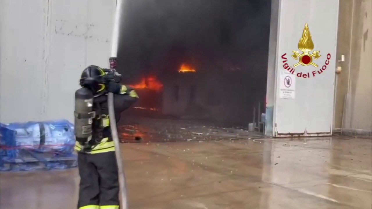 Incendio in un cantiere nautico a Olbia