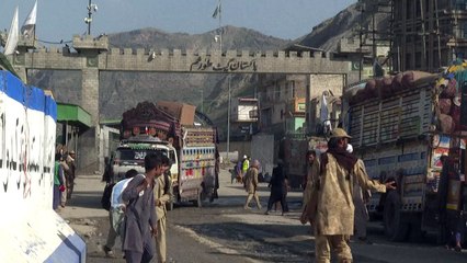 Mais de 100 mil afegãos fugiram do Paquistão em três semanas