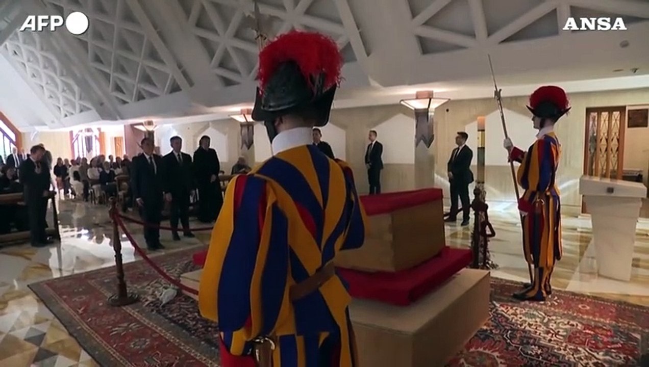 Le autorita' italiane rendono omaggio alla salma di papa Francesco