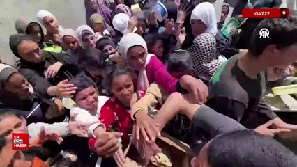İsrail saldırıları ve ambargosu altındaki Gazze'de sıcak yemek dağıtımı