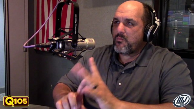 MJTV: Oh no... Roxanne can't give Fester the Heimlich