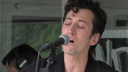 Des Rocs Performing "Let Me Live/Let Me Die (Acoustic)" For WDHA