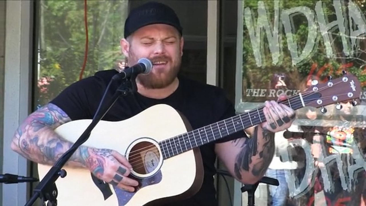 Asking Alexandria Performs "Moving On" For WDHA