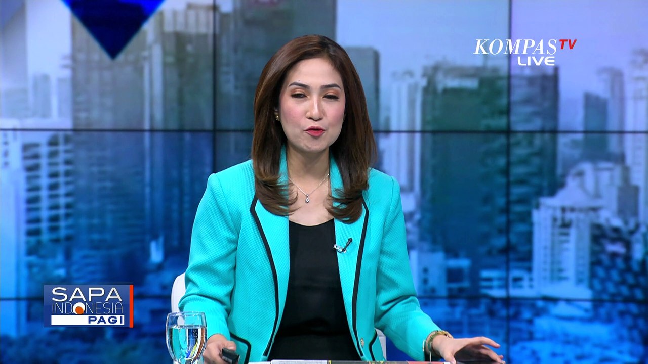 Truk Muatan Air Mineral Terguling Usai Tabrak Pembatas Jalan Akibat Sopir Ngantuk