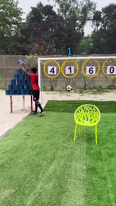 Who Will Win No Look Football Shot __(1080P_HD)