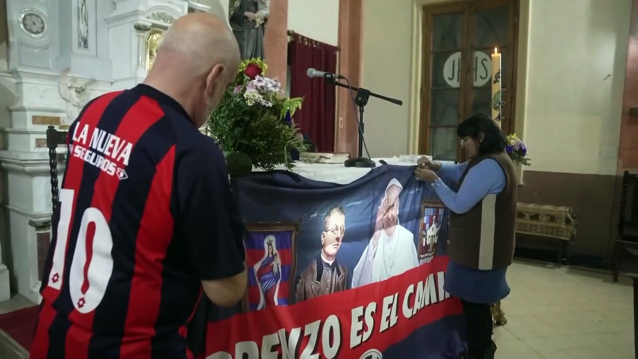 Kibice San Lorenzo oddają hołd papieżowi Franciszkowi mszą żałobną w Buenos Aires
