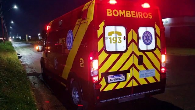 Mulher é atropelada por moto na marginal da BR-277 em Cascavel