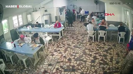 Deprem sırasında ilginç anlar: Biri bayıldı, diğeri yemek yemeye devam etti