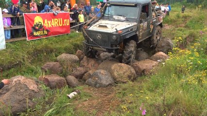 Course Déjantée de Camions et 4x4 sur un Terrain Extrême | Tout-Terrain à l’État Brut