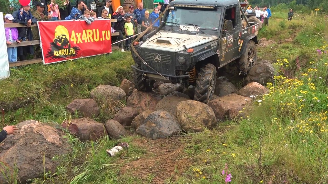 Course Déjantée de Camions et 4x4 sur un Terrain Extrême | Tout-Terrain à l’État Brut