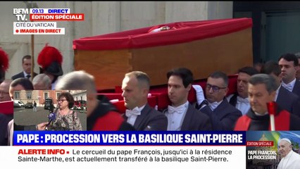 Mort du pape: début de la procession vers la basilique Saint-Pierre