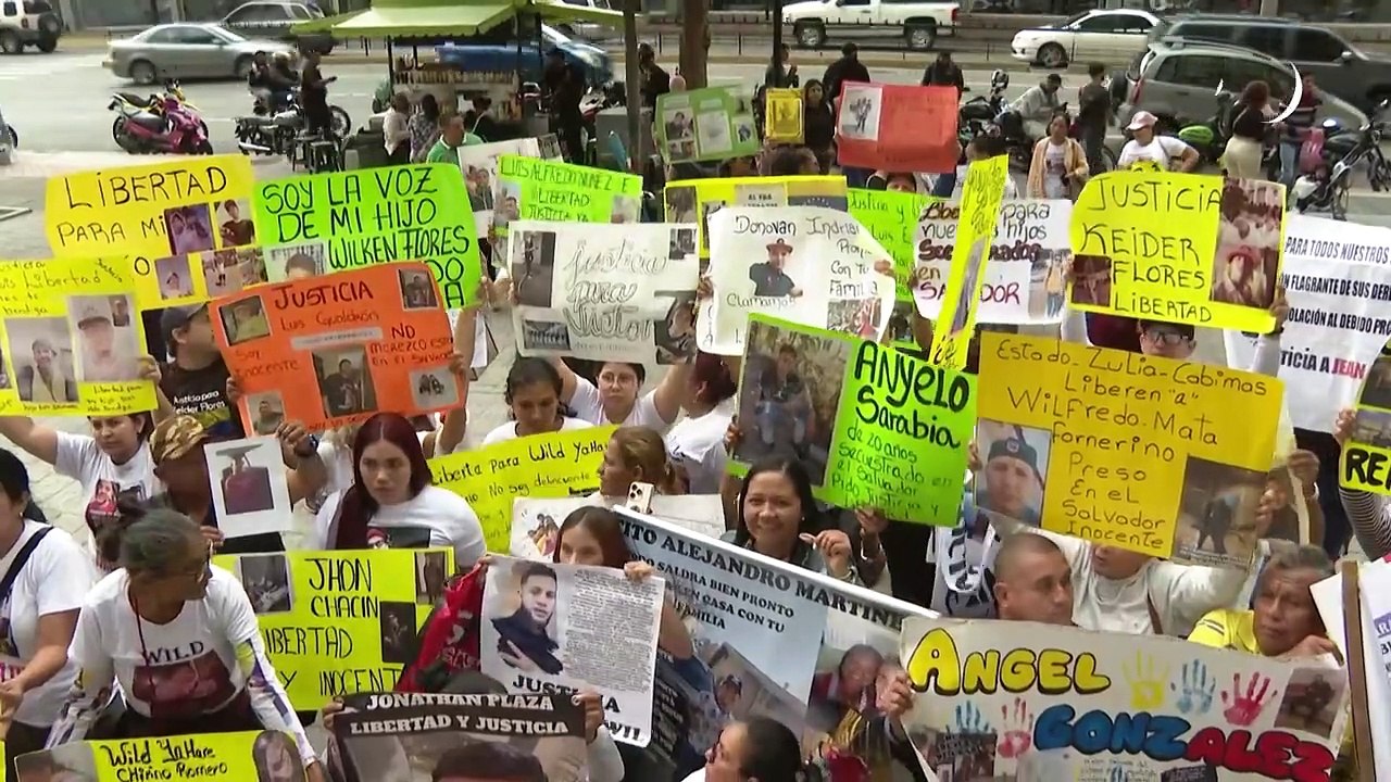 Familiares de venezolanos deportados a El Salvador rechazan propuesta de canje de Bukele