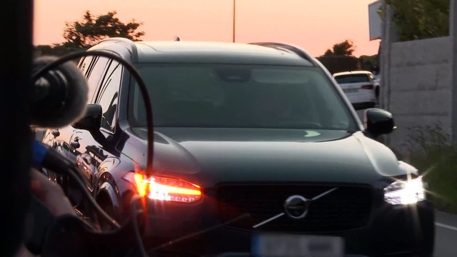 El rey Juan Carlos materializa el nuevo desafío a los reyes Felipe y Letizia