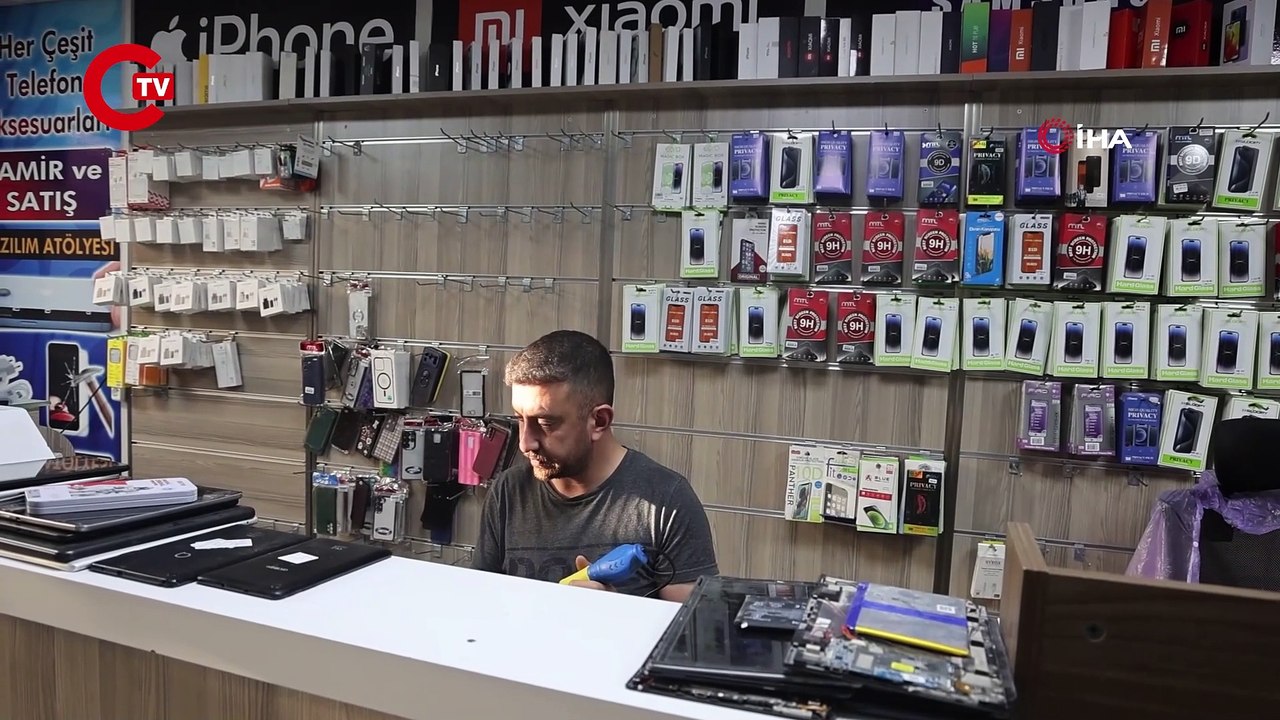 Telefon bataryası bomba gibi patladı!
