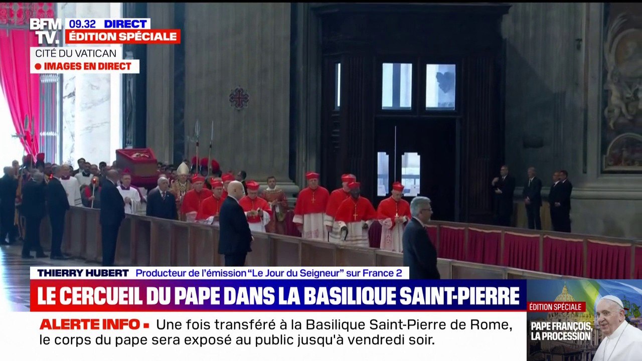 Le cercueil du pape François entre dans la basilique Saint-Pierre