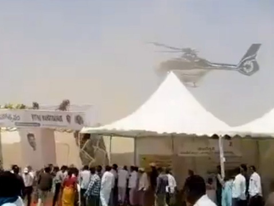 Hubschrauberlandung endet in Staub-Chaos