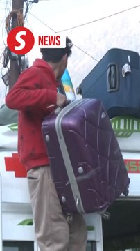 Deadly Kashmir attack sparks safety fears, Indian tourists flee