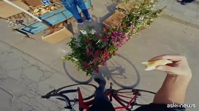 Rocco Hunt racconta la sua maturità artistica con Ragazzo di giù