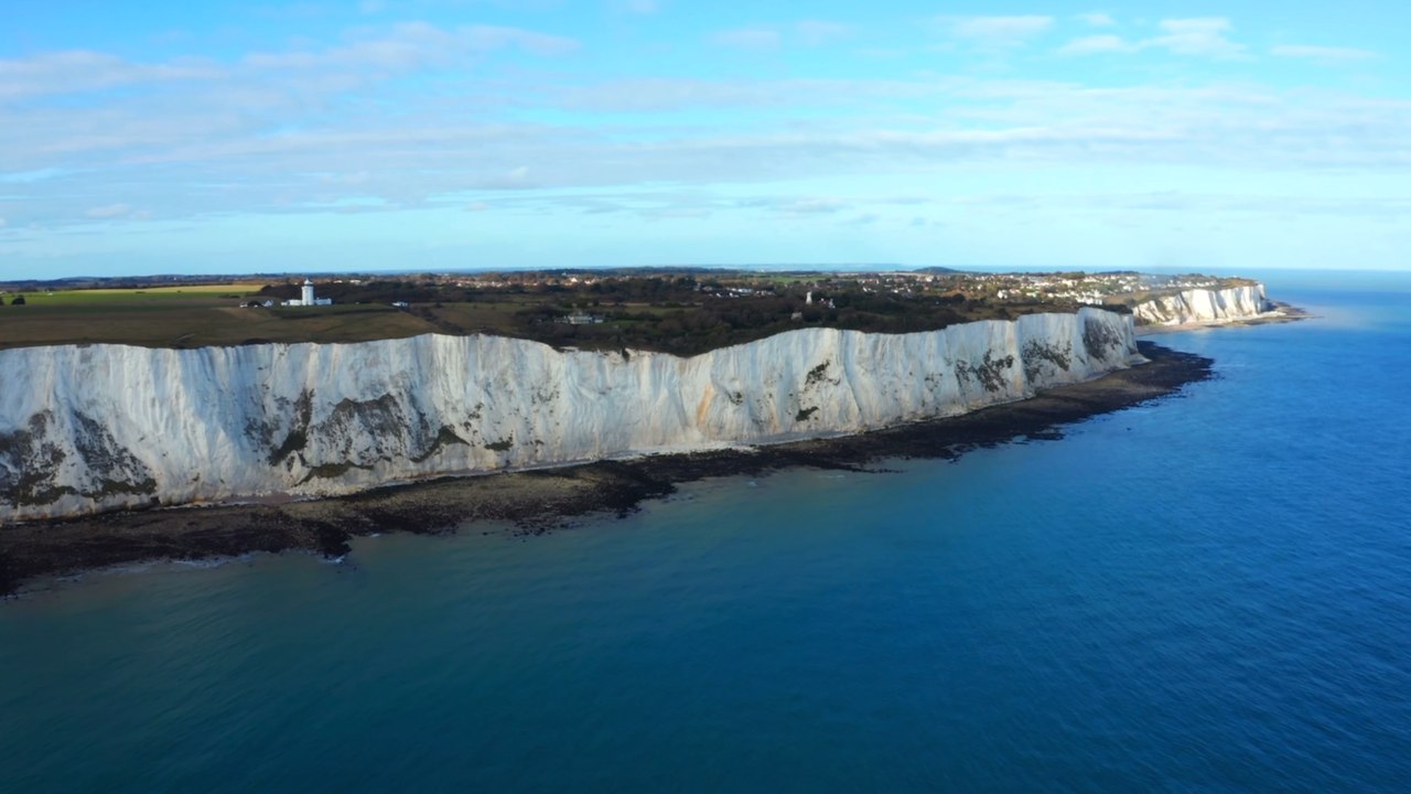 Immigration: Channel crossings hit record highs