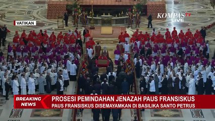 Momen Umat Katolik Riuh Bertepuk Tangan saat Jenazah Paus Fransiskus Tiba di Basilika St. Petrus