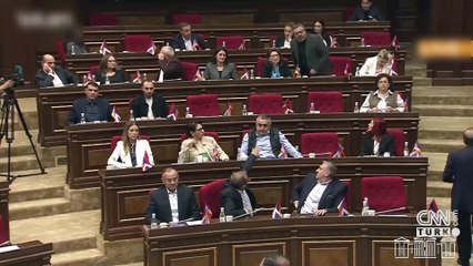 Ermenistan meclisi karıştı: ''Sözde soykırımı inkar yasası'' oylamasında kavga