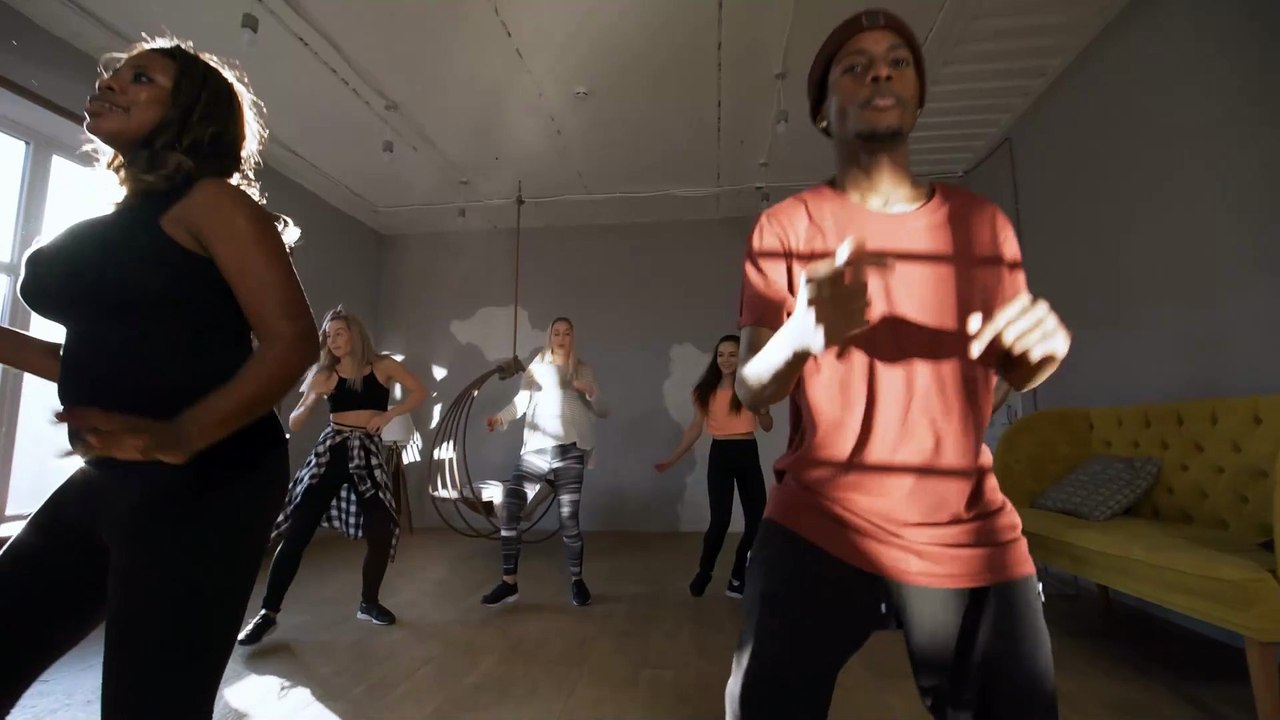 1) Musique. Genre _ Hip-hop et rap. Humeur _ Optimiste - Made with Clipchamp