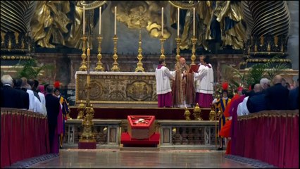 Mort du pape : recueillement devant la dépouille de François