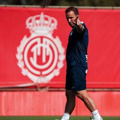 🎂 ¡Flick ARRUINA el cumpleaños de Arrasate con una BROMA INOLVIDABLE tras perder ante el Barça! 😂🔥