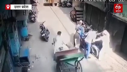 मुरादाबाद में बाइक चलाते समय 22 साल के युवक को आया हार्ट अटैक, देखें मौत का वीडियो