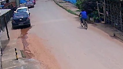 Ciclista passa a mão nas partes íntimas de criança de 11 anos