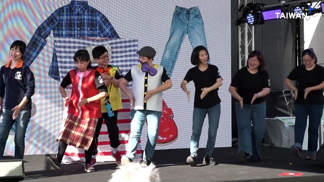 Tainan Doctor Cares for Deaf Patients Using Taiwan Sign Language