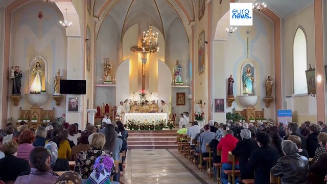 Romanian Catholics mourn Pope Francis with special mass and prayers