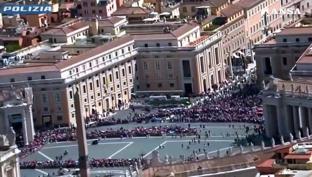Ostensione Papa Francesco, piazza San Pietro dall'elicottero della polizia