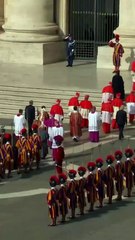 Así llegaba el féretro del papa Francisco a San Pedro